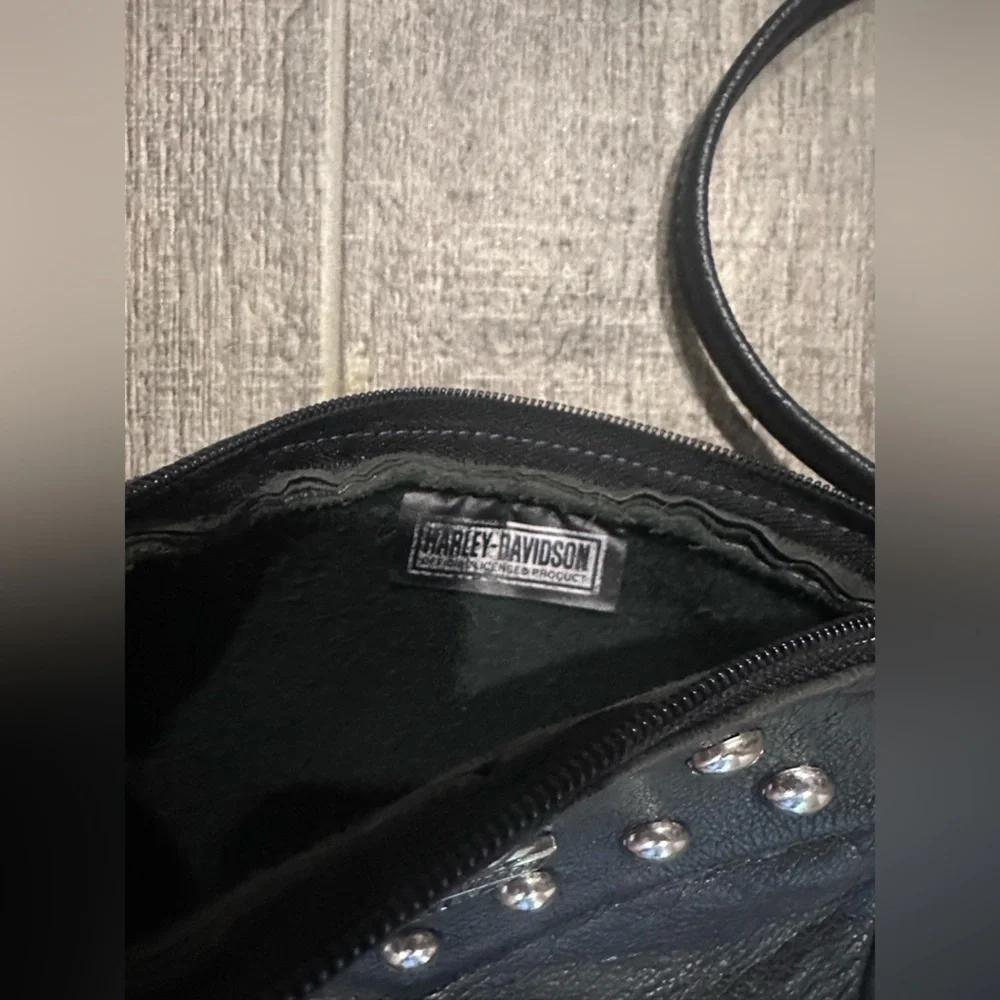 Harley-Davidson Black Crossbody Bag with Silver Accents - Picture 4 of 5